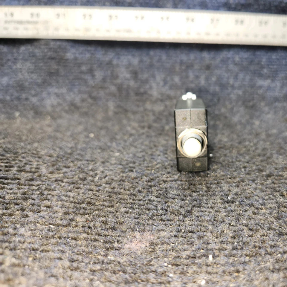 W31X2M1G40 | Tyco Electronics Serie W31 | Disyuntor - 40 amperios Foto 1 de 4