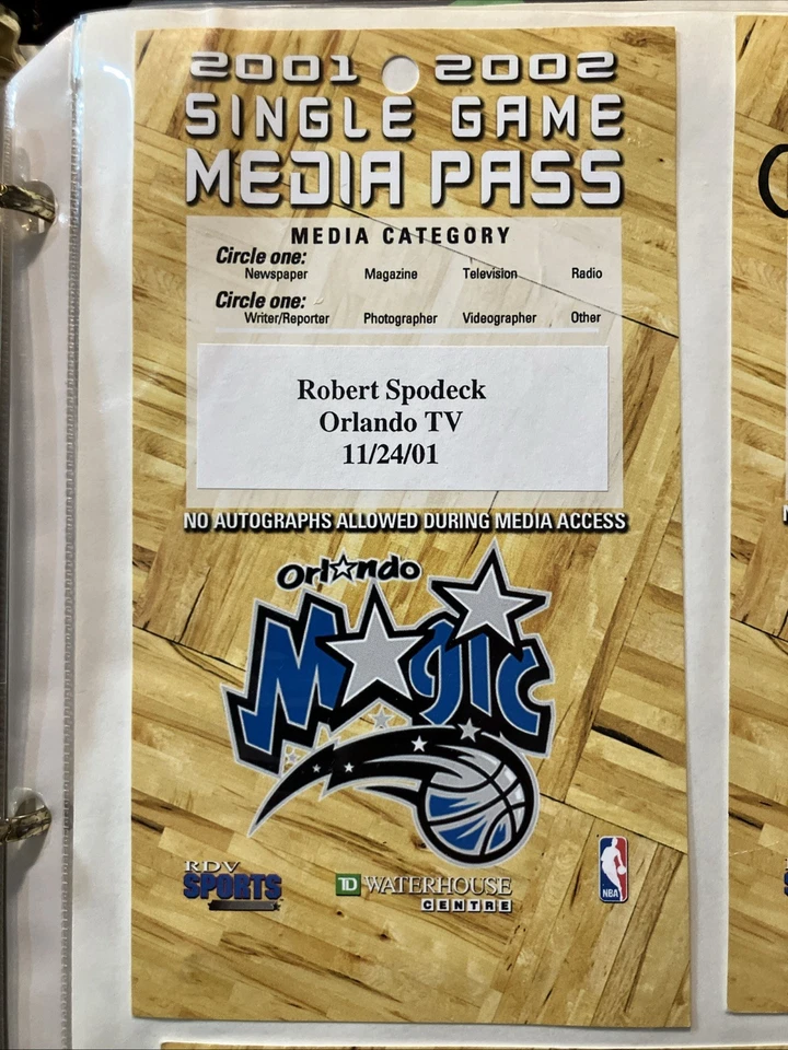Insignia multimedia de baloncesto Orlando Magic 2001 25/11/01 Foto 1 de 1