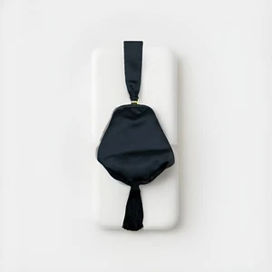 Schwarze Satin Abendtasche mit goldfarbenem Verschluss - Quaste von Vanessa Paris - New York London - Bild 1 von 5