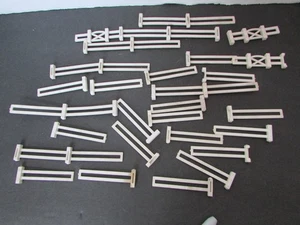 O Scale White Plastic 2 Rail  Fence Sections 30+ pieces   2.75"L    H7 - Picture 1 of 1