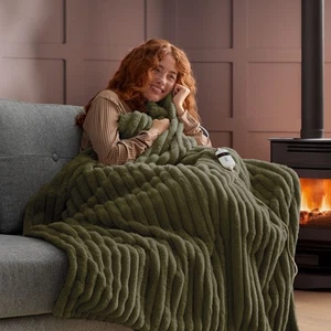 Silentnight Luxury Faux Fur Ribbed Heated Throw - Picture 1 of 20