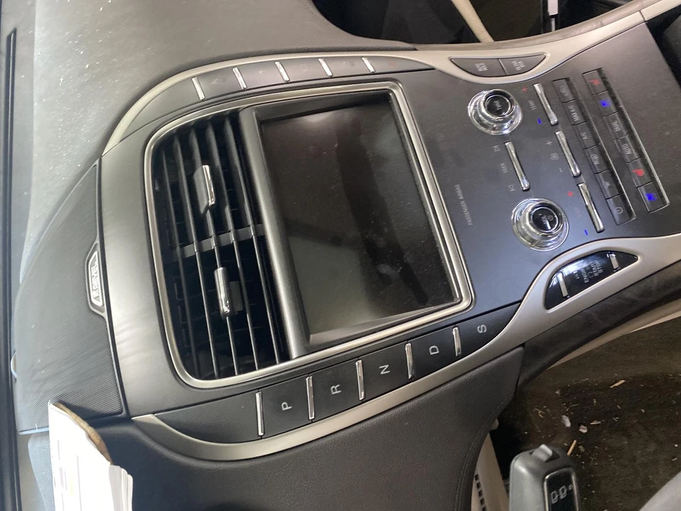 Used Front Center Infotainment Display fits: 2020 Lincoln Nautilus front center - Image 1 of 4