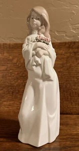 Retired Nadal Spanish Porcelain Girl With Flowers - Beautiful - Picture 1 of 6