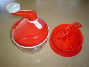 TUPPERWARE RED QUICK CHEF.. CHOPPER SPINNER EXCELLENTEXCELLENT CLEAN CONDITION - Picture 1 of 3