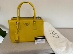 Las mejores ofertas en Bolsos y carteras PRADA Totes Amarillo para De mujer  | eBay