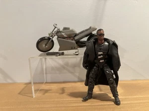 Marvel Legends BLADE Wesley Snipes by ToyBiz 2003 w/Cloth Jacket Complete - Picture 1 of 3