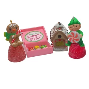 ADORNOS EN MINIATURA HALLMARK, tienda de dulces donuts, gotas de goma, casa de pan de jengibre - Imagen 1 de 3