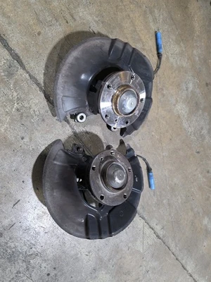 2002 宝马 Z3 前左轮主轴关节轮毂 5 Lug 交换原始设备制造商 KW52 — 第 1/4 张图片