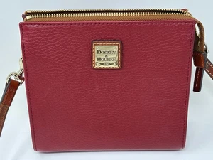 Dooney & Bourke Janine rot purpurrot Leder Umhängetasche Handtasche Tasche 7" - Bild 1 von 9