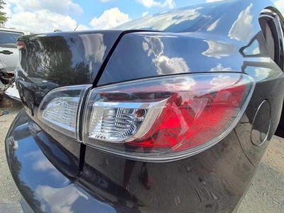 Conjunto de luz trasera derecha Mazda 2011 3 pasajeros OEM usado 126 k millas Foto 1 de 3