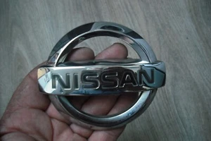 A GENUINE NISSAN QASHQAI J10 2010- 14 TAILGATE BOOT BADGE 90890 JD000 - Picture 1 of 3