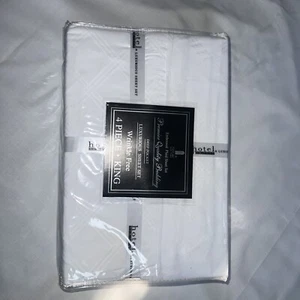 Hotel New York Premier Quality Bedding Embossed Plaid Luxurious White Sheet Set - Picture 1 of 2