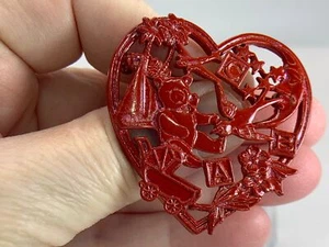 Spilla Spilla Metallo San Valentino Cuore Bambino Rosso Vintage M-1884 - Foto 1 di 3
