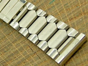 Vintage Watch Band 17.5mm Stainless Steel Center Expansion NOS Unused Bracelet - Picture 1 of 5