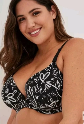 Sujetador Camiseta Torrid Curve Perfect 42DD Graffiti Cierre Frontal 360 Espalda Suavizado Foto 1 de 4