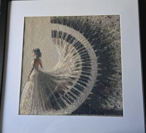 Fertiggestelltes Diaomand Gemälde - Klaviermädchen. Gerahmt 17,5 x 17,5 - Bild 1 von 1