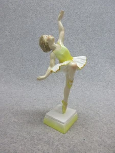 Perfect ROYAL WORCESTER TUESDAYS CHILD 8.5" Figurine BALLERINA in TUTU 3258 - Picture 1 of 8