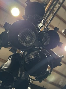 Par Can PAR64 Stage Light With Working Bulb, Clamp, And Mounting Hardware - Picture 1 of 2
