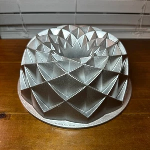 Nordic Ware Jubilee Bundt Cake Pan Cast Aluminum 10 Cup 9.5" - Picture 1 of 11