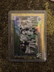 2025 Topps Series 1 #123 New York Yankees Team Card Gold Foil /50. *** FREE SHIP - Picture 1 of 7