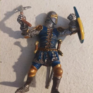 Beautiful detailed Ritter Schleich Knight Foot Soldier with War Hammer No 70021 - Picture 1 of 5