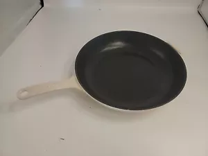 Made-In Cookware - Enameled Cast Iron Skillet - Antique White - Made in France - Picture 1 of 7