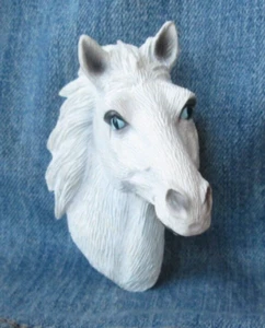 White Horse Profile 3D Magnet Souvenir Refrigerator MB42 - Picture 1 of 3