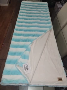 UGG Wohndecke (blau/weiß), MUSTER (gebraucht) - hochwertig. 70" x 50" - Bild 1 von 8