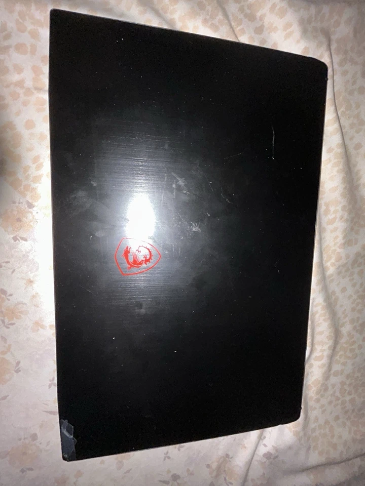 Portátil para juegos MSI Thin i5 10.ª generación Foto 1 de 3