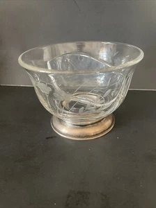 Cuenco dividido de vidrio grabado vintage con base de plata de ley usado en excelente estado - Imagen 1 de 8