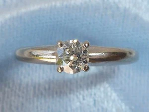 Anello vintage in oro bianco 14 carati, diamante 3,75 mm, TCW .21, misura 5 - Foto 1 di 4