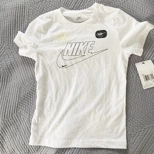Nike Kids Tee Size 6 NEW with tags - Picture 1 of 7