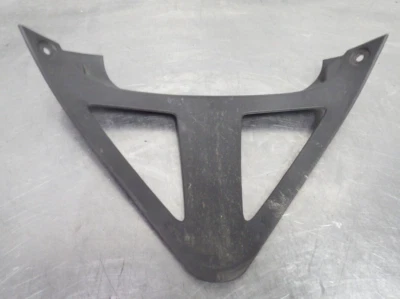 05-12 Triumph Sprint ST 1050 масляный охладитель центр нижний обтекатель крышка капота T2302119 - Изображение 1 из 3