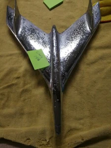 Antica parte ornamento cappottina originale Chevrolet OEM vintage 1956-1957 # 3720959 - Foto 1 di 3