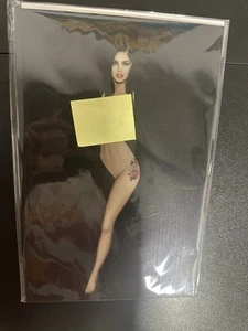 CON ARTISTS 3 Showgirls Hommage Piper Rudich Full Chase Virgin Metal Cover - Bild 1 von 2
