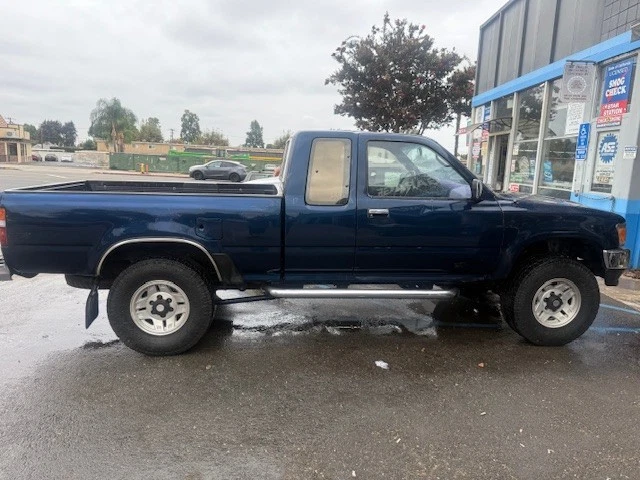 1992 Toyota Pickup SR5 4X4 - Image 1 of 4