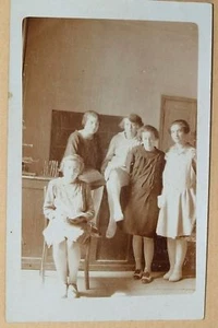 CARTE PHOTO PORTRAIT JEUNES FILLES ECOLE - Picture 1 of 1
