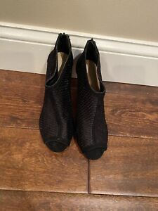 Luxe By Carmen Marc Valvo Women's Opened Toe Bootie Shoe Size 6.5 Black