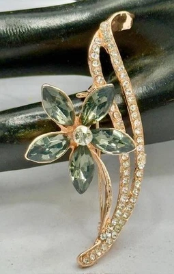 Vintage Gold Tone Crystal Flower Brooch Pin Rhinestone Accents Floral Costume Je - Image 1 of 4