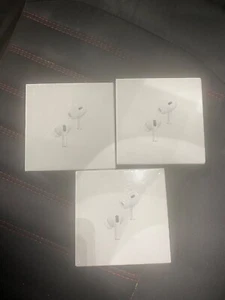 Apple AirPods Pro 2nd Generation with MagSafe Wireless Charging Case - White - Photo 1 sur 4