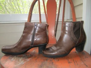 Clarks Brown Leather Zip Side Gore Ankle Booties Boots Womens 8.5 M - Picture 1 of 7
