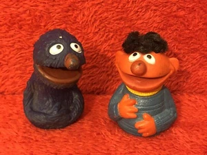 Vintage Sesamstraße ERNIE und Grover Fingerpuppen Muppets ~ Hongkong 1970er  - Bild 1 von 2