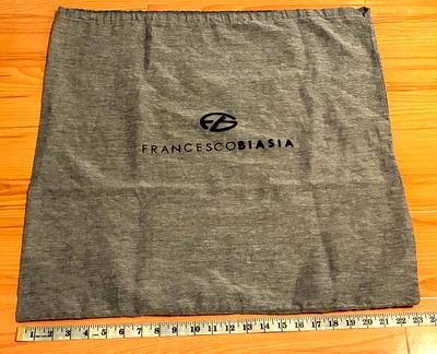 Cubierta antipolvo con cordón gris Francesco Biasia, bolsa, logotipo 23x22 D-16 Foto 1 de 2