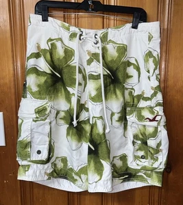 Bañador Hollister para hombre bolsillos de carga verde floral mediano - Imagen 1 de 2