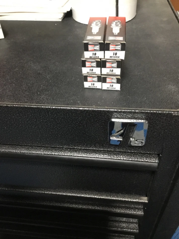 Spark Plug Champion Spark Plug RV15YC6 - Image 1 of 1