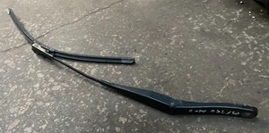 Vauxhall (Opel) Astra H 2004-2008 - O/S - Fahrer Wischerarm vorne - 284 - Bild 1 von 3