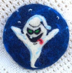 Filzbrosche Anstecknadel Anstecker Halloween Geist Grusel Dunkelheit Hexe Handarbeit - Bild 1 von 3