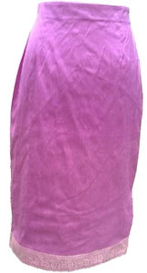 Tru Supply Damen Rock Gr. S Bleistift Seide rosa knielang Goldborte Reißverschluss Schlitz - Bild 1 von 9