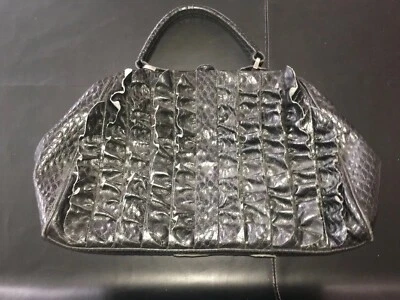 Bolso de mano Jessica Simpson negro con volantes correa para el hombro desmontable usado Foto 1 de 4
