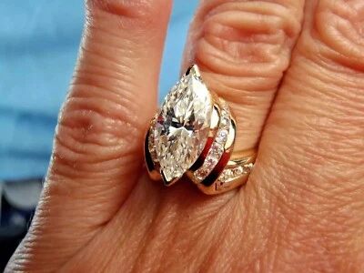 Alianza para mujer de diamantes de corte marquesa de 2 quilates con acabado de oro amarillo de 14 quilates Foto 1 de 4